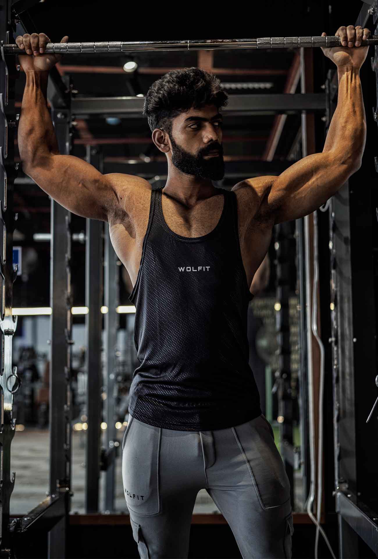 stringer-wolfit-black-emboss-vest-dot