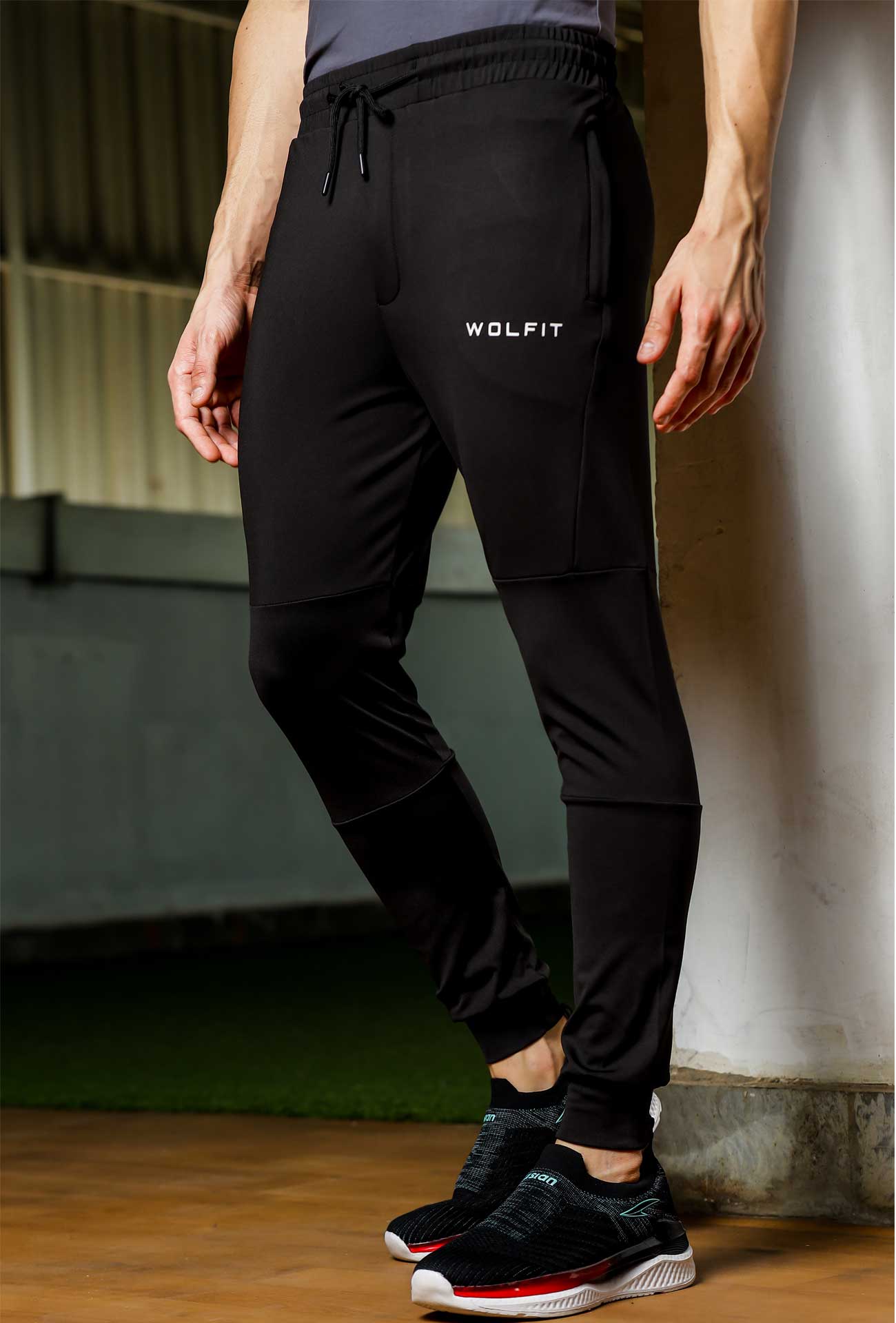 black-eternal-trackpant-wolfit-slimfit
