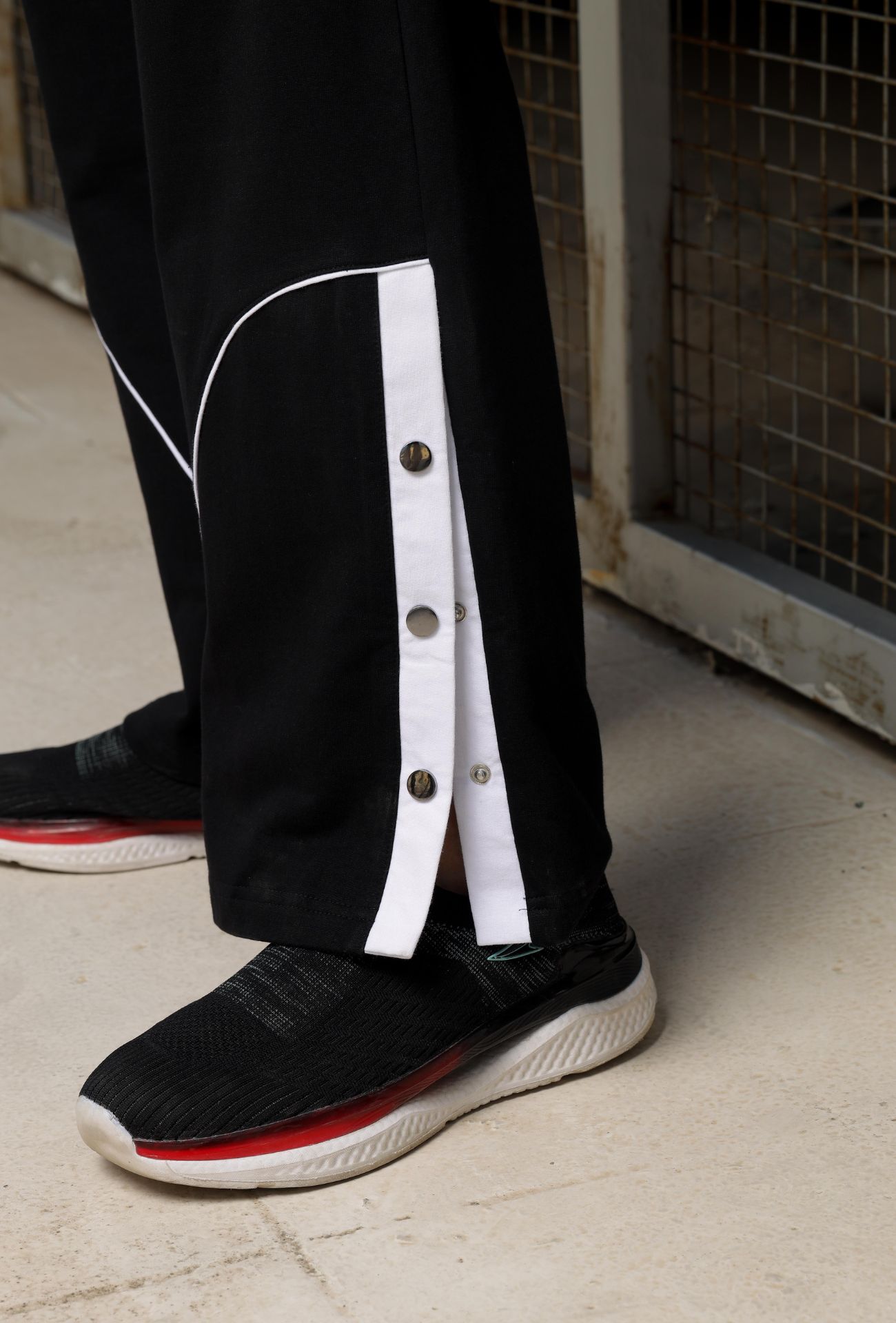 black-snap-binding-button-oversize-jogger-