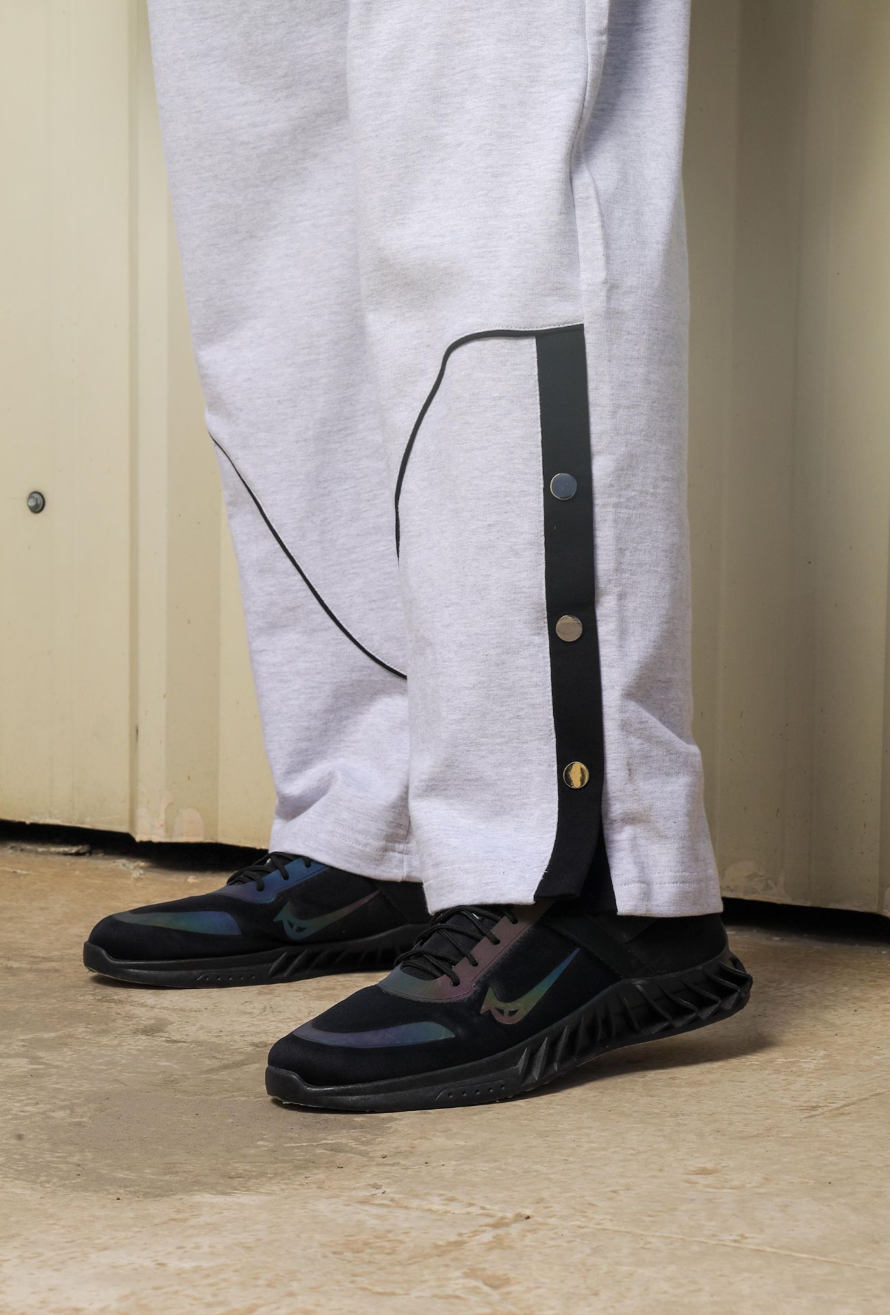 oversize-jogger-grey-snap-binding-button