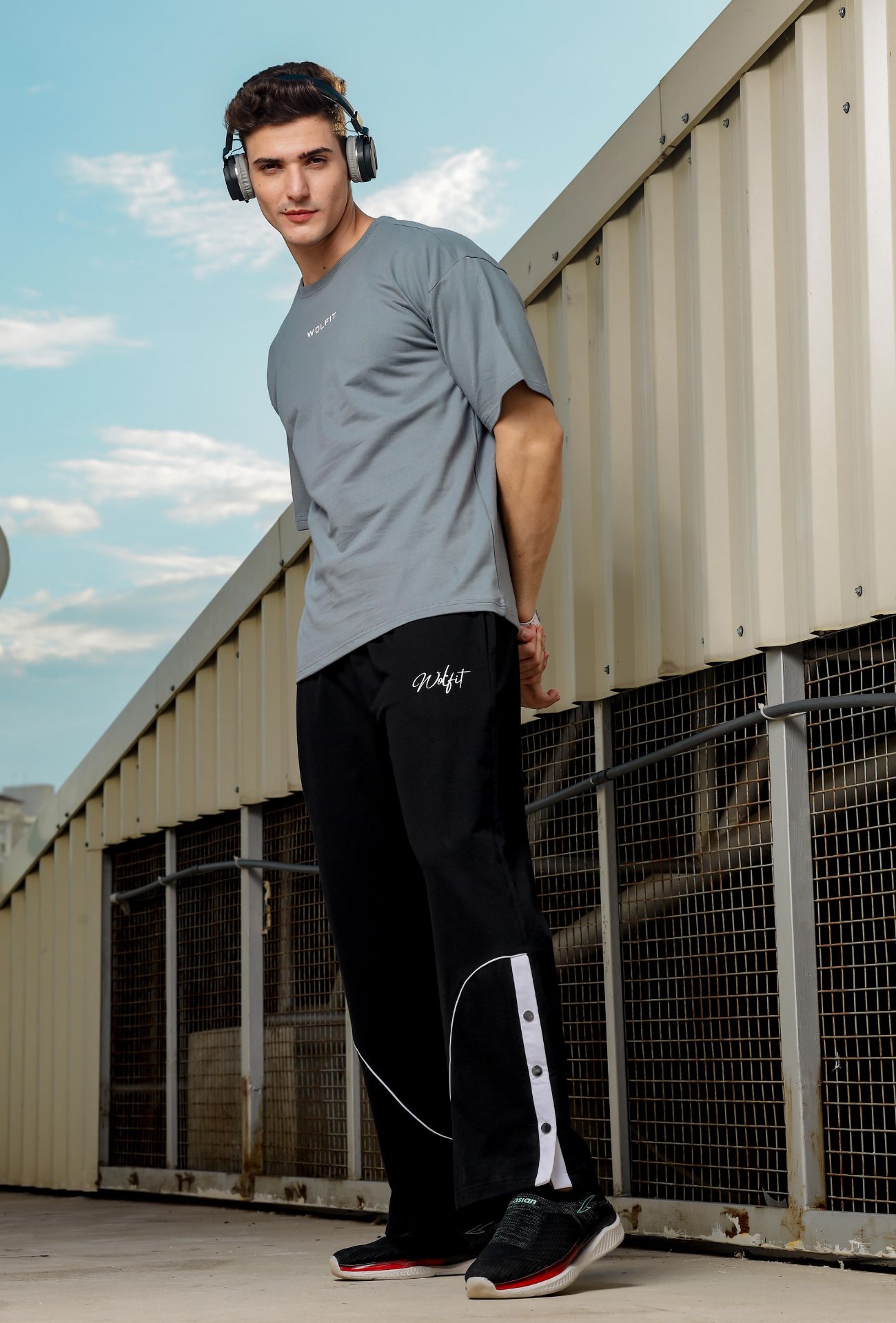 jogger-black-snap-binding-button-oversize